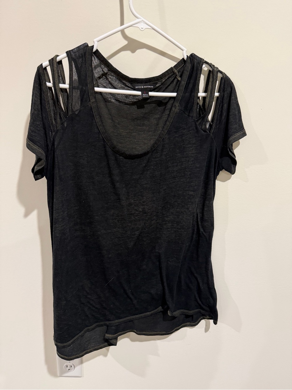 Rock & Republic Black Short Sleeve Cutout Shoulder Tee - Picture 7 of 7